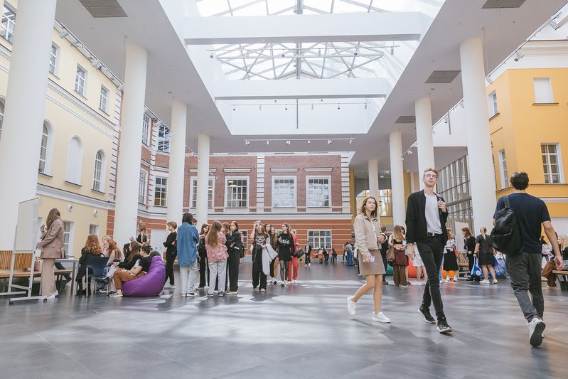 «Моя цель — учиться, сдавать сессии, найти друзей среди однокурсников» Иллюстрация к новости: «Моя цель — учиться, сдавать сессии, найти друзей среди однокурсников»